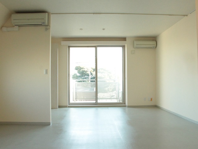 暖かい光と柔らかい部屋 304の内観