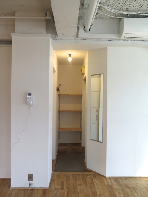 屋上でなにしよう 502の内観