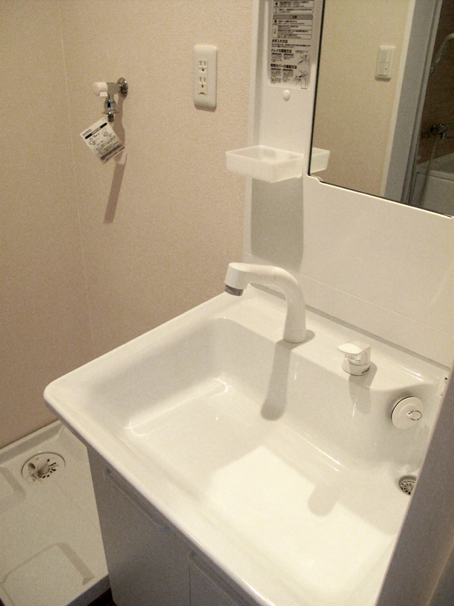 34平米のバルコニーから下町をのぞむ 402の内観