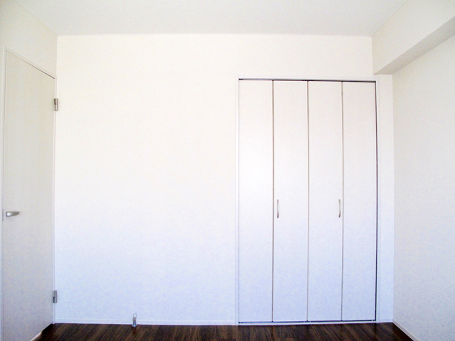 34平米のバルコニーから下町をのぞむ 402の内観