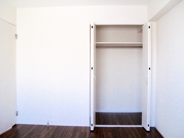 34平米のバルコニーから下町をのぞむ 402の内観