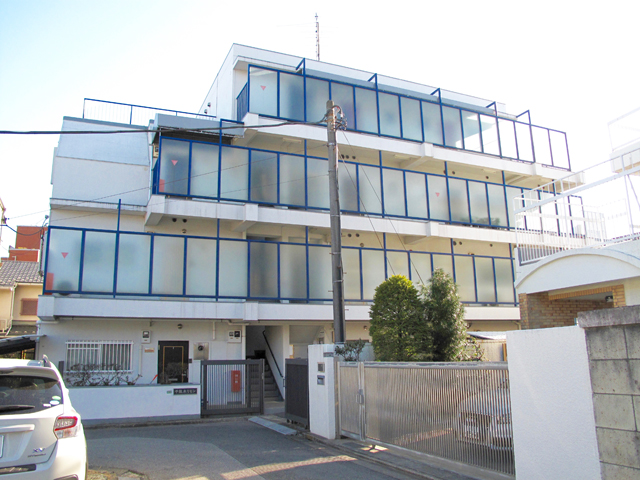 34平米のバルコニーから下町をのぞむ 402の外観