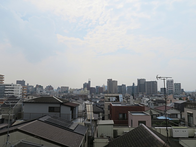 かっこよく決めて C 4Cの内観