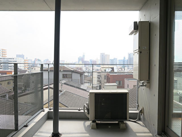 かっこよく決めて C 4Cの内観