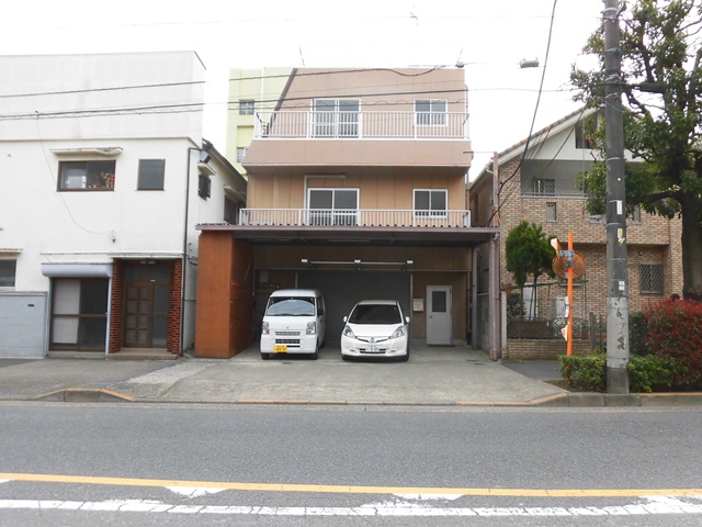 ドドンとスカッと 2Fの外観