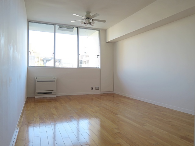 長く住みよく 403の内観