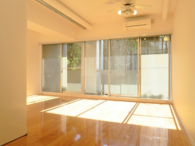 太陽に包まれて 207の内観