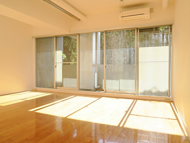 太陽に包まれて 207の内観