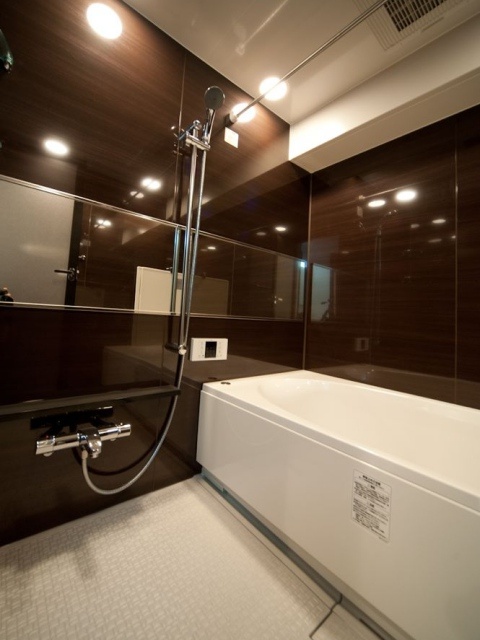 広さに溺れる 210の内観