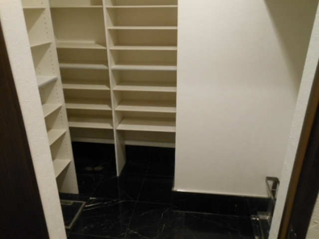 広さに溺れる 210の内観