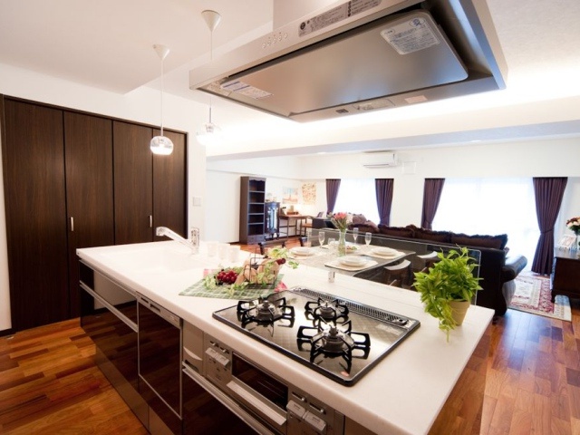 広さに溺れる 210の内観