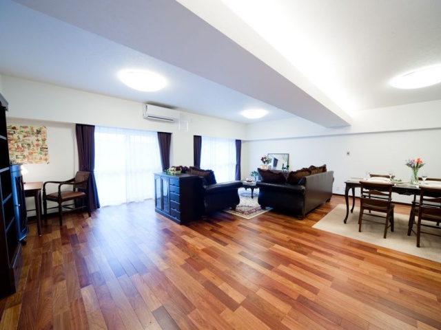 広さに溺れる 210の内観