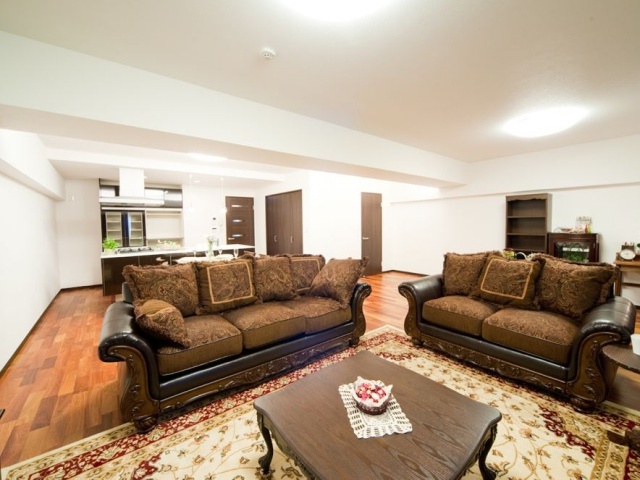 広さに溺れる 210の内観