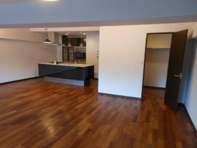 広さに溺れる 210の内観