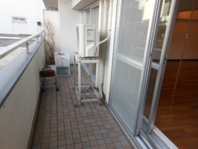 広さに溺れる 210の内観