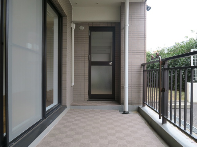 ちょっと離れて 103の内観