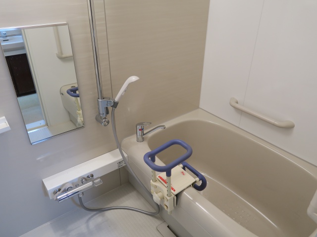 馬事公苑のお隣で 806の内観