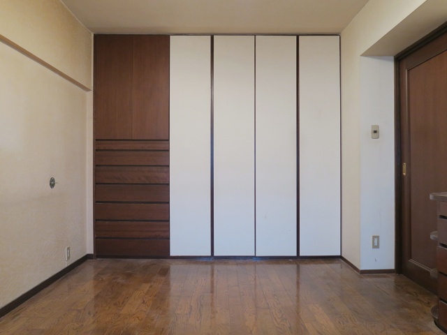 馬事公苑のお隣で 806の内観