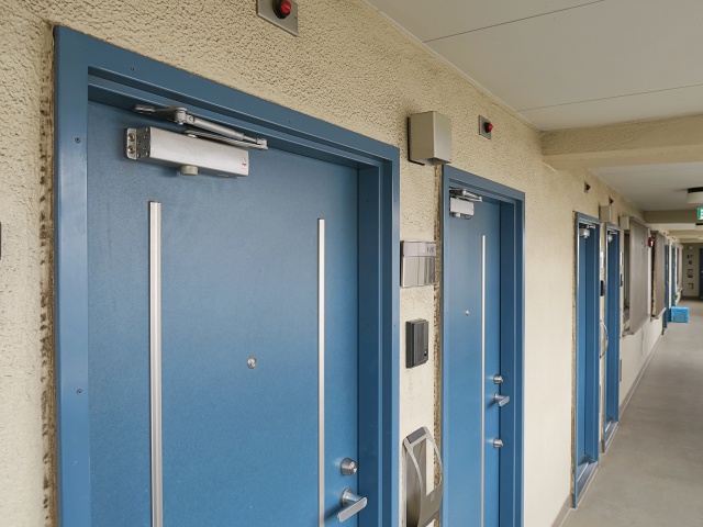 馬事公苑のお隣で 806の内観