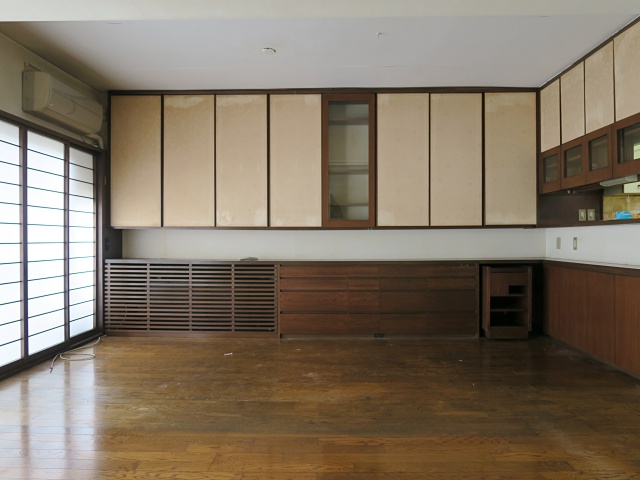 馬事公苑のお隣で 806の内観