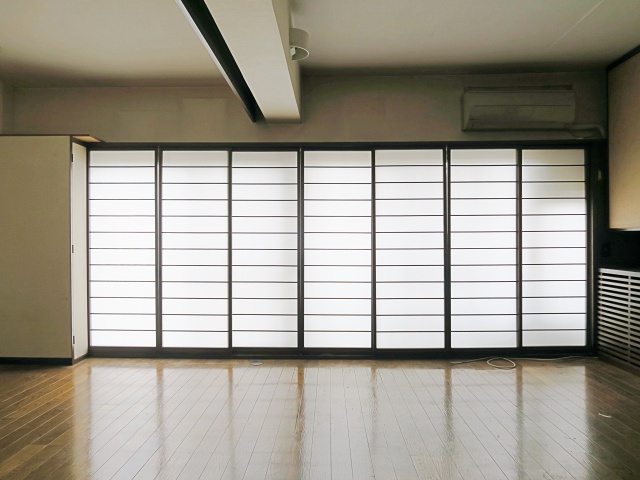 馬事公苑のお隣で 806の内観