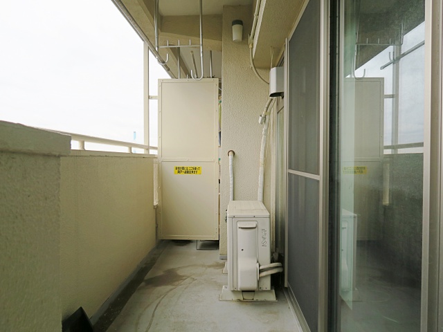 馬事公苑のお隣で 806の内観