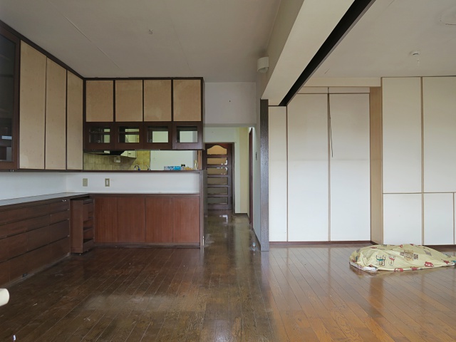 馬事公苑のお隣で 806の内観