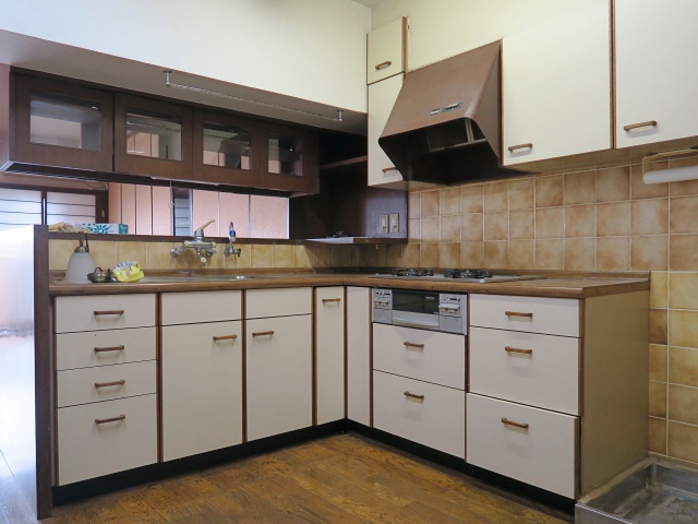 馬事公苑のお隣で 806の内観