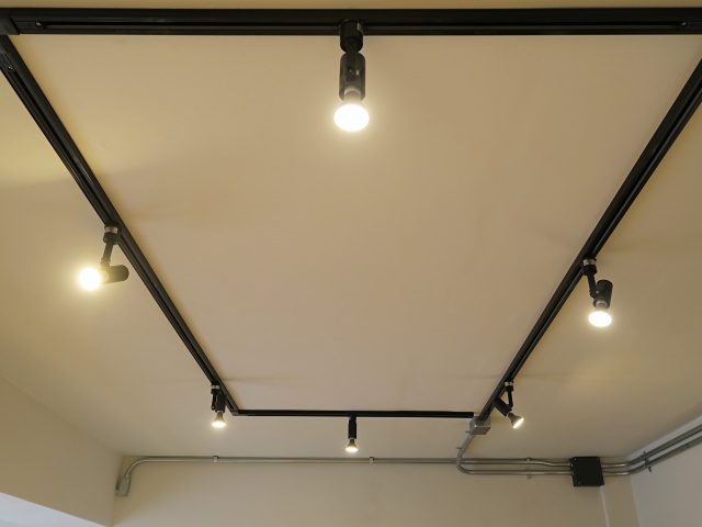 大人秀和 705の内観