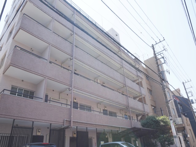 庭でパンを食す休日 105の外観
