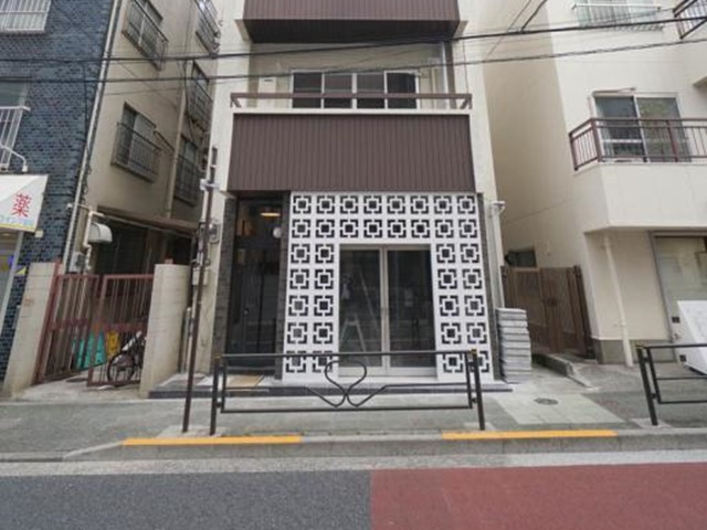 気取らず飾る 302の外観