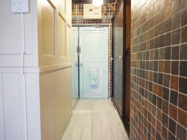 海外仕様の部屋に住まう 601の内観