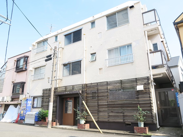 ここでやっていく 301の外観