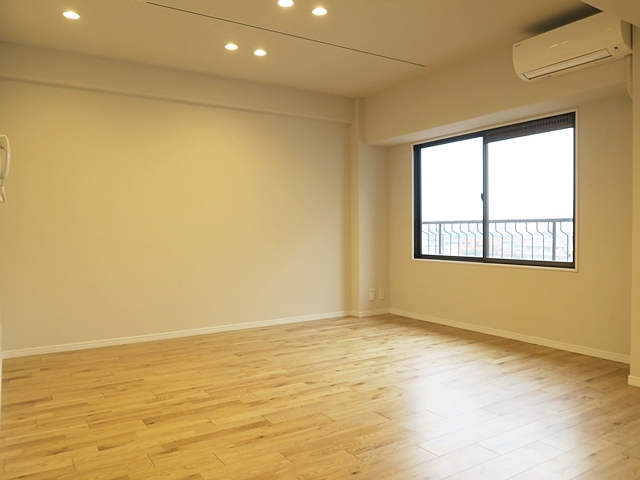 南青山の角部屋 701の内観