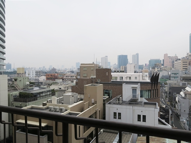 南青山の角部屋 701の内観