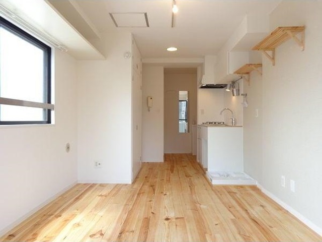 気持ちよく、角部屋で 502の内観