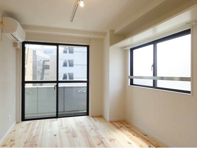 気持ちよく、角部屋で 502の内観
