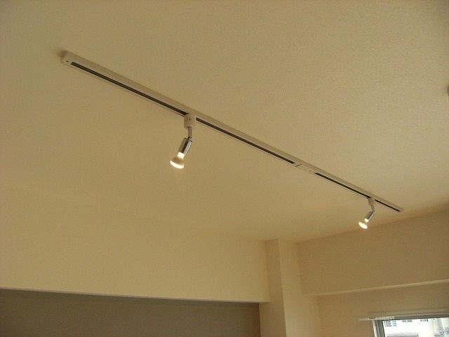 気持ちよく、角部屋で 502の内観