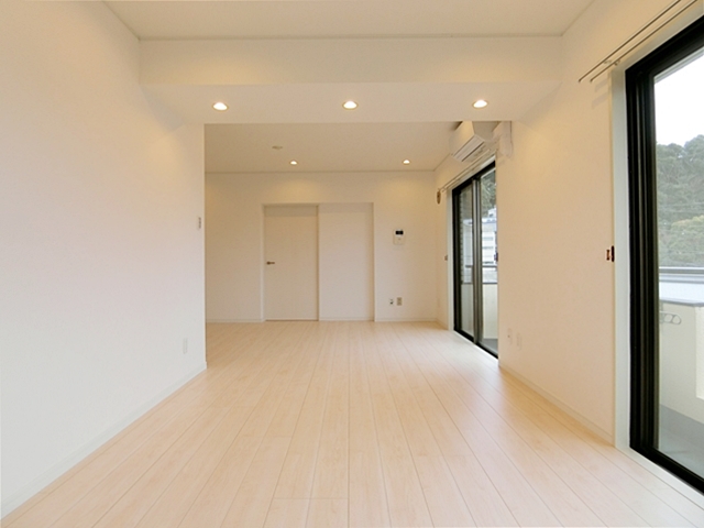 川沿いをお散歩 402の内観