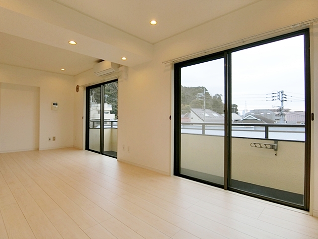 川沿いをお散歩 402の内観