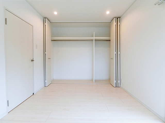 川沿いをお散歩 402の内観