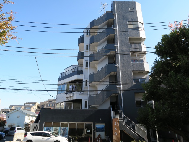 攻めの姿勢で 303の外観