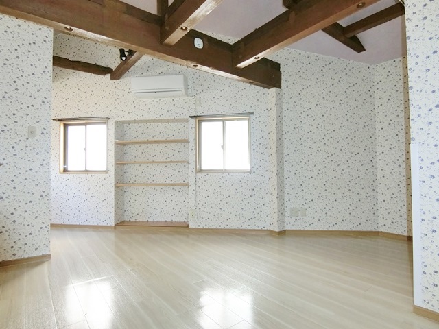 敷礼０！山小屋な天井 202の内観