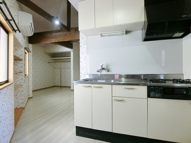 敷礼０！山小屋な天井 202の内観