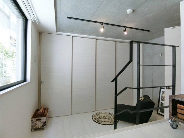 小上がりベッドスペース 101の内観