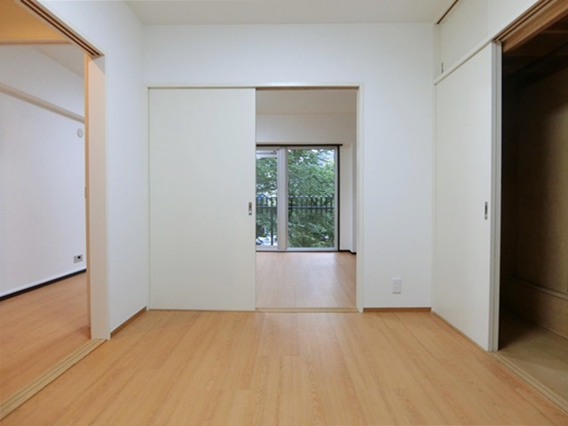 緑香る小高い丘で 206の内観