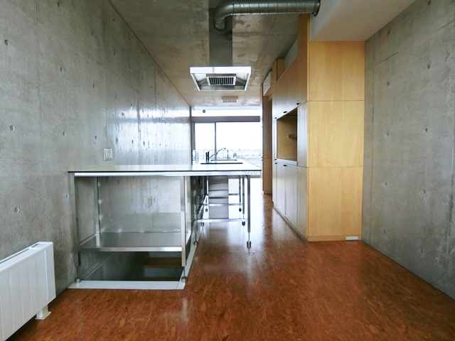 差し色は黄色 307の内観