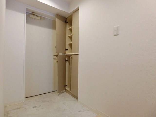 広々庭付き琉球風 105の内観
