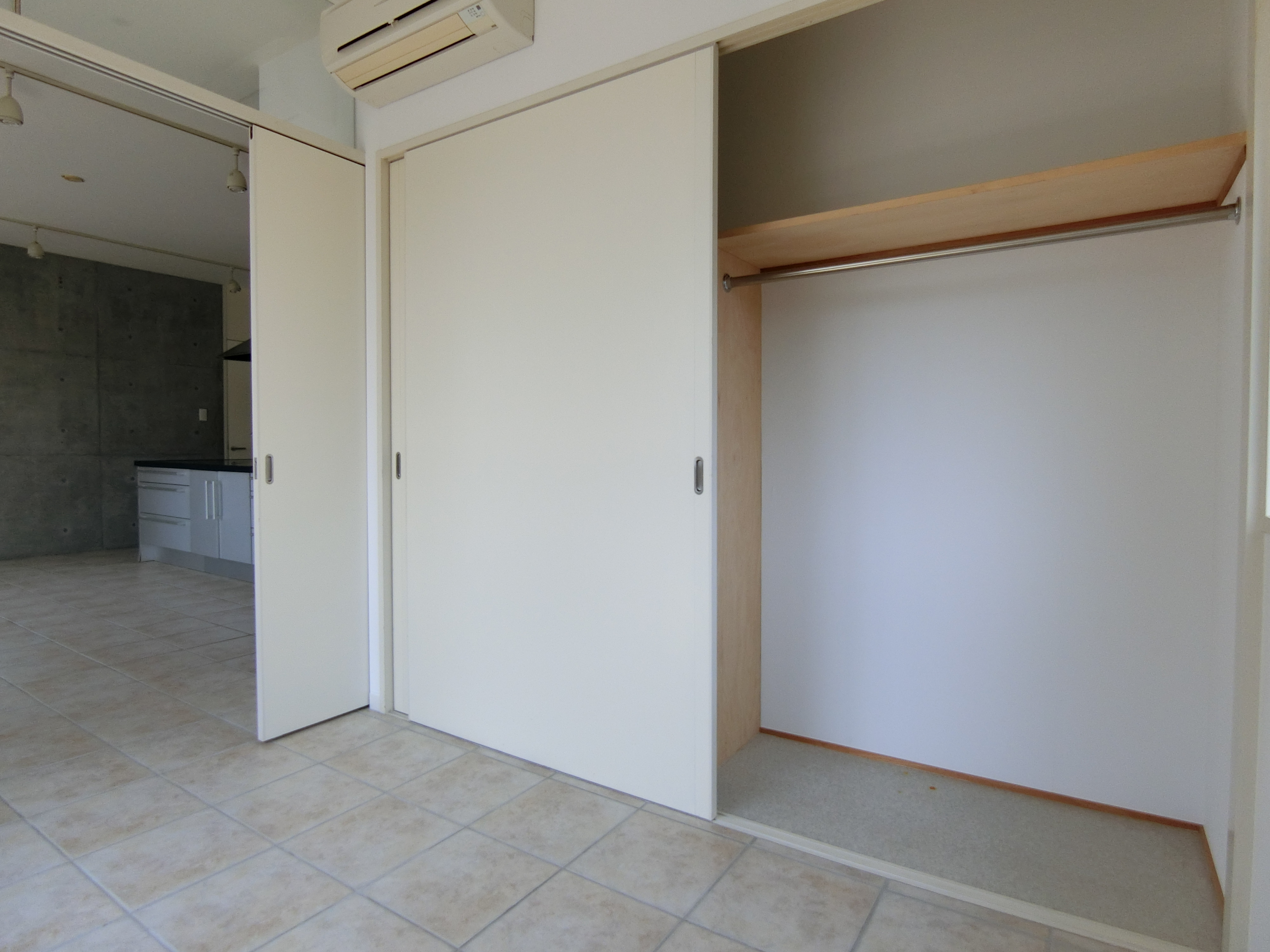 キッチンから太陽礼拝! 301の内観