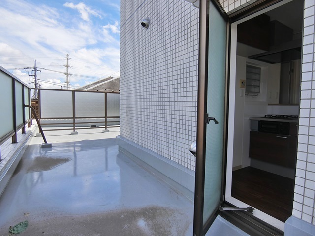 バルコニーだらけ！ 305の内観